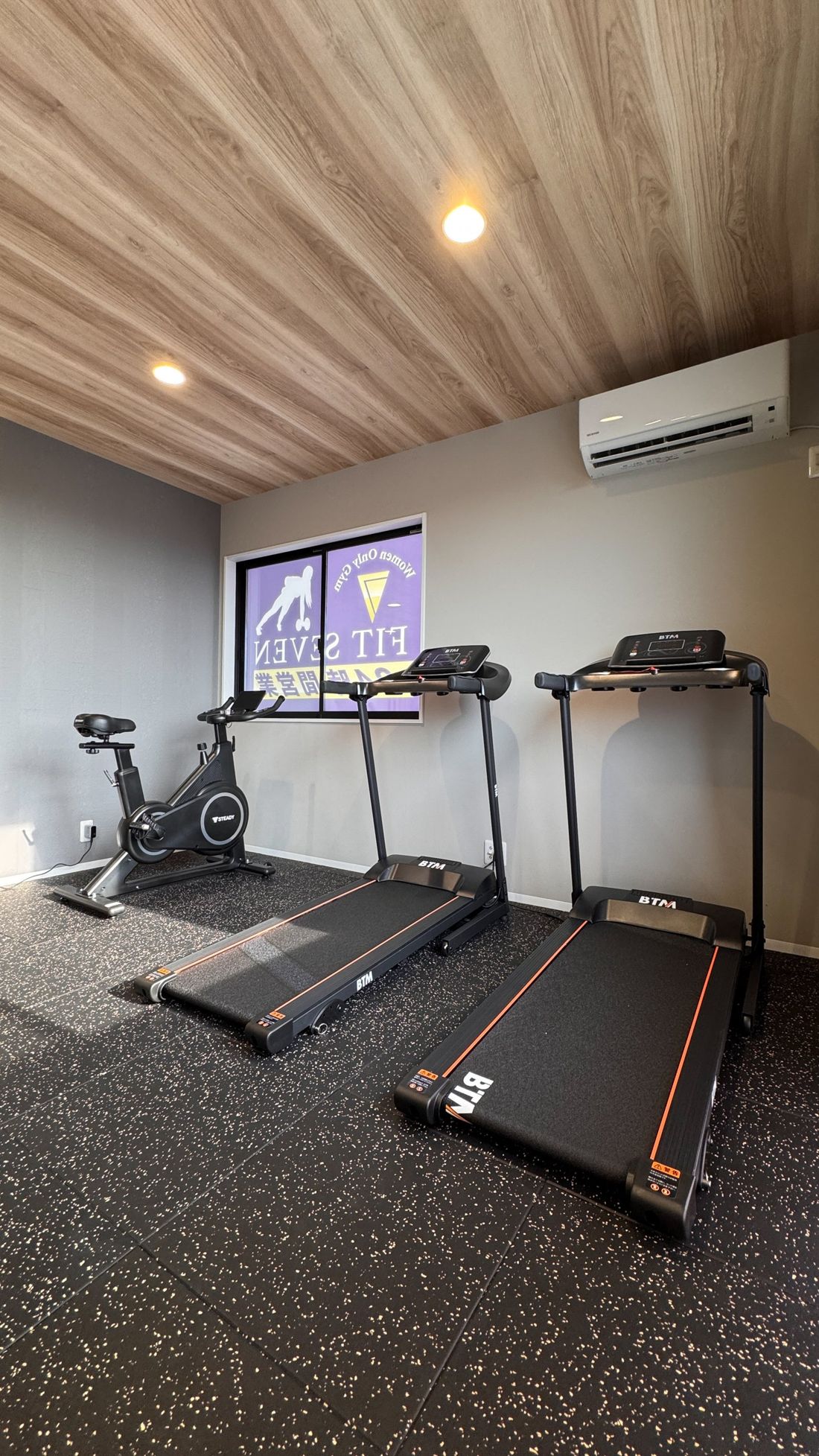 FIT SEVEN 店内