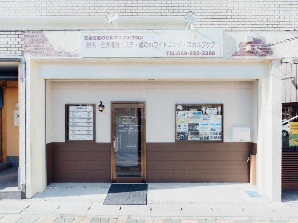 SEVEN 津駅西口店の外観